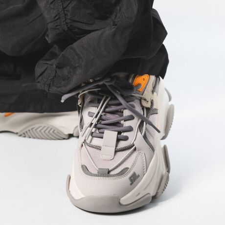 [^:VAULT 2-UA]t@bVjX^ɂ҂̐V삪oBƊꂽV[[XfUCɂ͂ȂfUC̃Xj[J[Bkq[̍lO2.0cm,㕔5.0cmSTEVE MADDEN(XeB[u}f)uSTEVE MADDEN̓j[[ÑOAChVeBɋ_\A{ɂ͂ȂVѐSfUCŖ͂ӂV[YWJĂuhŊCOZũn[gݍLe܂Ă܂BAb́uY2Kvt@bVےu[c~[\IȃfłB