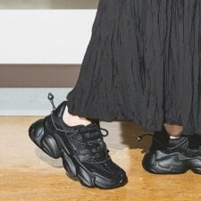 ストーン付きスニーカー