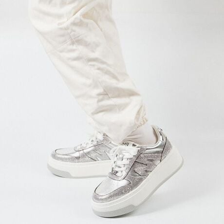 [^:DYNAMO-R-VA]_Ȍ\[ƃX̃Xg[fBe[ŖADYNAMO-RoBACRjbNȁuMvTChpl͗̊̂p^[ŁAɎW߂ANZgɁIx[X̓V[vȈۂ̃J[ubNŁA{[Ȃꂽ͋CɎdグ܂BŃX^CAbv݊Q̈ꑫ́AXg[gɂtF~jɂ}b`BڈȏɌyʂŁASnɂꑫłB