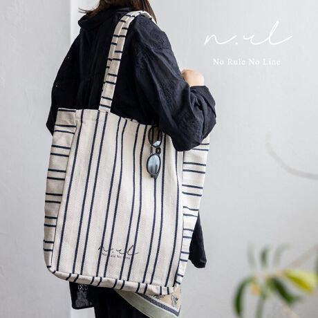 [^:nsb-30358z]̃X^Cɂ肰ȂANZgvXBIIt킸gg[gobOłBX^CbVȃfUC̊̂w{[DƃXgCv|킹AVvȂŝ\ɁBtǵyNo Rule No LinezS肰Ȃ݊Aꂽۂo܂BՂ[łeA4TCY܂݌vŁAʋ΁Eʊw̏ނGA^ubg[\BוX}[gɎ^ׂ܂BKȎ₷OnhdlŁAAE^[̏ォł|₷KB̒ʋ΂ʊwɂg₷łB܂݉\ŕ֗RpNgɐ܂œ|PbgɎ[ł̂ŁAs̃TuobOƂĂ劈B₷A}ȉוɂΉł܂B₷|Pbgtɂ̓I[v|PbgzuBX}z⏬dłAobO̒ۂĂ܂BTCYSIZEFF38cm / F40cmiӁj29cmiӁj / }`F11cmnhF56cm~F2.7cmA荂F26cmO|PbgFȂ|PbgFI[v|Pbg1obÔݏdʁF280gfށFLoXobÕCJ̓I[vɂȂĂ܂B