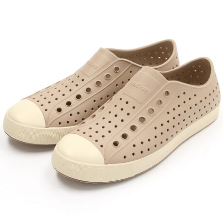 [^:11111500]NVbNȃVGbǵAǂȃX^Cɂ悤ɁA܂܂ȃvgp^[pӂĂ܂Bnative shoesɊ҂邷ׂĂ̗Dꂽ@\JeffersońAɗނȂyʐAՌzAhLAEHbVuŃ[eBeB[ɂDĂ܂By1zJefferson͕LpV[z肵Ă܂BXł̔A]ԂԂł̈ړB̎UAƂOoBTɉƑFlƃANeBreBB][gւ̗sB̌̃Xgc炷ׂĂ1ŃJo[łV[YłBy2zʏ̃Xj[J[̂悤Ƀ\bNX킹ĂĂAŗĂĂOKłB̓́A̓̋Cɍ킹Jtȃ\bNX킹āAC`FWBJ̓͗ŗāAGĂėC[W[PA𗧂܂By3z킹镞I΂ȂAX^CbVȃtHAꂽۂ^܂B