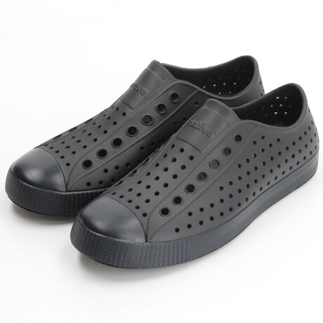 [^:11111500]NVbNȃVGbǵAǂȃX^Cɂ悤ɁA܂܂ȃvgp^[pӂĂ܂Bnative shoesɊ҂邷ׂĂ̗Dꂽ@\JeffersońAɗނȂyʐAՌzAhLAEHbVuŃ[eBeB[ɂDĂ܂By1zJefferson͕LpV[z肵Ă܂BXł̔A]ԂԂł̈ړB̎UAƂOoBTɉƑFlƃANeBreBB][gւ̗sB̌̃Xgc炷ׂĂ1ŃJo[łV[YłBy2zʏ̃Xj[J[̂悤Ƀ\bNX킹ĂĂAŗĂĂOKłB̓́A̓̋Cɍ킹Jtȃ\bNX킹āAC`FWBJ̓͗ŗāAGĂėC[W[PA𗧂܂By3z킹镞I΂ȂAX^CbVȃtHAꂽۂ^܂B