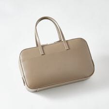 【ヤーキ】VIRINA別注/ スクエアハンドバッグ （トープ）