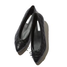 ヴィリーナ(VIRINA)の晴雨兼用キルティングポインテッドバレエシューズ