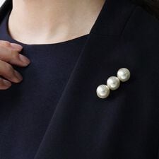 スリーパールブローチ（クロス付き）