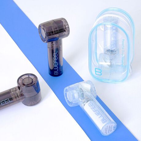 [^:BLF-BF110]}CN~jTCY킸76g̒yʃ{fBɁAő15m/s̃ptȕ߂~jt@łBu₩ȃXPgfUCƁAs̃~j|[`tŎɁB킢ƃpt˔AX}[gȌgѐ@łBy}CN~jTCYz10cmÂЂɂۂ킸10.3cm̒RpNg݌vB̂Ђ|Pbgɂۂ܂TCYŁAKɎ^ׂ}CN~jt@łByGǍyz76gǍyʊ܂iLLTCYjyAɂ̃~j}݌vBy₩ŐꂽłByZ[^ځz2RPM]@ő15m/s͕̋Z[^Q]Aő15m/s̃ptȕ𐶂ݏo܂Bʂ3iKɒ߉\ByXPgfUCzĂɉf铧ӂ{fCĂɂ҂̑u₩ȃXPgfUCB܂ŕX̂悤ɓʂANAȎAĂ邾ŗĂ܂ByNA|[`xL[Ozs̃~j|[`tt@bVobOɂfAuvgуt@łBt̃NA|[`Ɏ[AL[Ô悤ɃobOɂԂ牺Ď̂Łu鐄vACeƂĂ劈􂵂܂BgƂɃTbƎo@͂A傫Ȗ͂łByS̐݌vzEwɂ[^fUCt@Jo[̗pBEobO̒ł̌쓮h߁Ad{^2xEobe[ɂ́AtNd́EߓdEߓdEߏ[dEߕdEߔMEV[gh~̂VdSH𓋍ڂ܂{íAȉ̊eSF؂擾Ă܂Bgp҂я҂̌NƈSAۊɓK݌vłBEKCF؁i؍jECEF؁iBjEFCCF؁ičAMʐMψjERoHSwߏiLQgpjyȃGl݌vzUSB-C|[g[dAőXԎgpUSB-C|[gyɏ[d\B2,000mAh̃obe[𓋍ڂAő9Ԃ̘Agp\łB