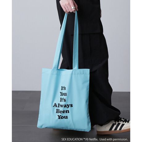 [^:202251053001]NetflixV[YuSEX EDUCATIONṽgȕ͋CCXpCAꂽAROSEBUD̔̃XyVfEuSEX EDUCATIONvɂĈۓIȃV[Ŏgꂽtvgg[gobOEyĎ^т₷̐nEubNACG[AbhAu[ACgu[5FWJX^btr[uSEX EDUCATIONvɂĈۓIȃV[Ŏgꂽtvgg[gobOByĎ^т₷̐nBA4TCYyɓTCYŁA̓AE^[𒅗pĂĂɂ₷ɂȂĂ܂B܂肽ŎATuobOƂĂ߂łBNetflixV[Y uSEX EDUCATIONvNetflixV[Y uSEX EDUCATIONv́ACMX̉ˋ̑[Af[𕑑ɁAZbNXZsXg̕jqwI[eBXsǏCƋɁAw̃ZbNXZsXgƂĊ􂷂RfBBɂ܂lXȖA[AȂy񂶂ɈĂu₩ȍiBI[eBXƃC̗̍sɂAɗlXȃLN^[ݍĕGĂlԖ͗l傫ȌǂBΖLȔAJtȐFgƂĂfGłB̃h}́A2019NNetflixŃV[Y1JA܂̔Ɉٗ̃Xs[hŃV[Y2̐삪܂lCiB戵ӎf̒p摜̏ꍇA̓ɂAۂ̐FƈقȂČ邱Ƃ܂B F́Ain̉摜QƂB