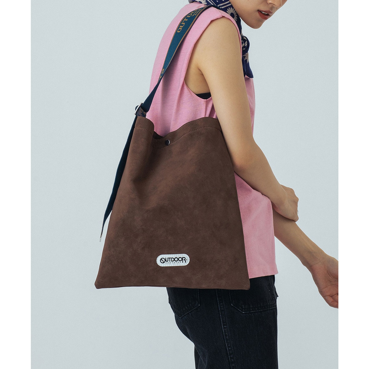 ROSE BUT  ローズバット　フリンジ付きバッグ ROSE BUD（ローズバッド）の「スタッズ付ショルダーバッグ