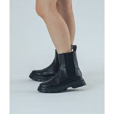 CHELSEA BOOTS