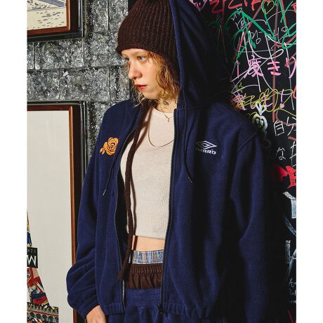 [^:212253012007]ghՂ̃ChVGbg~t[Xfނ̃WbvAbvt[fBEGڂ̃t[XfނgpWbvAbvt[fBEƂ̂郏ChȐgŃCi[I΂d˒₷EtgɎhJUMBRO_u_CSElIJ[̎hJ[YSANZgɁẼXshi邱ƂŃVGbgEZX^C\EfރACeiiԁF212253031006jƃZbgAbvł̒p߁Ex[WAlCr[2FWJX^btr[t[XfނȂł͂̒gƁAG炵ChVGbg͂1łBtȒSnȂAhJSlĨANZgŃX|[eB[ꂽۂɎdオ܂BCi[I΂C[hy߂邽߁ACɉȂ\BXshŐi΃gh̃RpNgVGbgɂωAR[f̕L܂BZbgAbvƂĒp΁Aꊴ̂X^CO܂BUMBROUMBROiAuj́ACOhE}`FX^[1924Nɐݗꂽtbg{[uhłATbJ[EFAV[YAGLbvgȂǂ𐻑Ă܂Btbg{[̗jɊvV炵AptH[}XƃfUC𗼗iWJBߔNł́AgȃXg[gt@bVvfꂽACelCŁAÕt@bVV[łڂW߂Ă܂By舵ӎzE摜̏i͌̏Ǝ˂pxɂAƐFقȂꍇ܂B܂\̃TCYƎ͎኱قȂꍇ܂̂ŁA\߂BEi̐F̖ڈ́AiP̂̉摜QƂBE摜̏i̓TvƂȂ܂Bۂ̏iƐFAdlAHATCYAfޓ኱قȂꍇ܂B