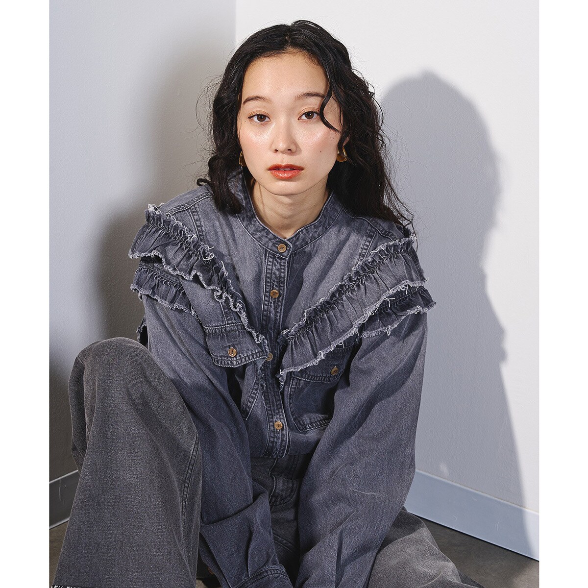 ローズバッドFRILL DENIM SHIRTS 13970円 FRILL DENIM SHIRTS | ローズバッド(ROSE BUD) | マルイウェブチャネル