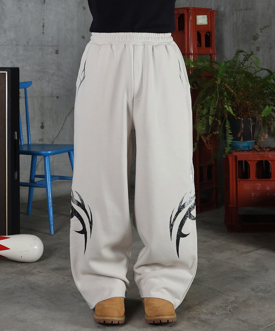 ILL'S メタルプリント トライバルワイドスウェットパンツ
