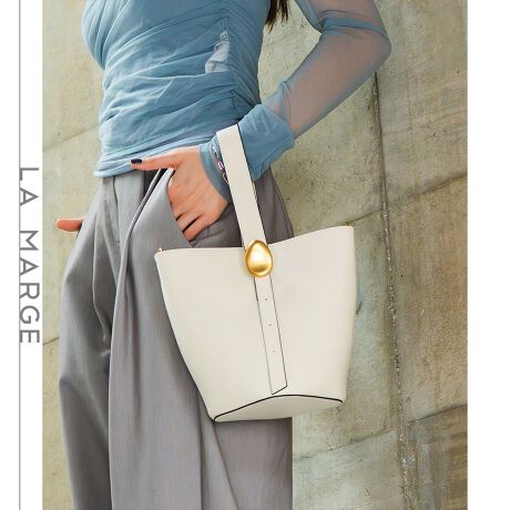 nhɎ{ꂽS[h`[t|Cg̃nhobOBpointE߂̂łnh̓V[ɂĎg\BE{v̍鎿ƃS[hQŏiȈۂɁBE͎d؂肪ȂLXƎĝŌڈȏ̑eʁEV_[xgtŃV[ɂĎgĂ܂BEX[c⃏s[XȂǃLC߃R[ftH[}V[ɂIXXBE{vŒgP_Ȃ̂ŁAaELÕMtgɂIXXłBiEV_[xgtEA4Ήi22~31cm)F~Ezi10~20cmjFZEybg{gi500mljF~Eybg{gci500mljFZfpʐ^͎BeɂAۂ̃J[ƑقȂꍇ܂B\߂Bi̐F̖ڈ́AiP̂̉摜QƂB------------------------------------------LAMARGE(}[W)-tHƃoXkɌvZAChicMinimalłȂ珗炵_炩fUC̃ACeāBmIŏiȏ̂߂̃t@bVObYuhB----------------------------------------îCɓo^ @n[g}[NNbNIJ[̍ēגʒmAZ[m点܂BVbv̂Cɓo^ @ViēגʒmȂǁAȏ󂯎邱Ƃł܂B[^:94046]