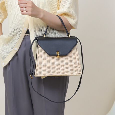 ^fނ̑`^VGbgobOBpointEi`fނȂAƂ͋CEvȃ^ƃU[̑gݍ킹őlJWAɃsb^BE_uxgdlŃnhłV_[łgp\BES[ĥЂ˂iȈۂvXBEɂ͔^̃|Pbg2tŃpXP[X⏬̎[ɕ֗BE~jz / bv / ߂̃|[` / nJ`ȂǕKvȕ͎[\ȃTCYBiEO|PbgFȂE|PbgFI[v|Pbg~2EA4Ήi22~31cm)F~Ezi10~20cmjF~Eybg{gi500mljF~Eybg{gci500mljF~ӎVRfނgpĂ̂ŁAȂǂꍇ܂Bfނ̓ƂĂBVRfނgpĂ邽߁ATCYɂ͌̍܂B\߂B^͓AgQ̂ꂪł邱Ƃ܂BߗނȂǂtȂ悤ӂB͈肹AJb^[nT~Ȃǂłꕔ𒚔Jɐ؂ĂBfpʐ^͎BeɂAۂ̃J[ƑقȂꍇ܂B\߂Bi̐F̖ڈ́AiP̂̉摜QƂB------------------------------------------LAMARGE(}[W)-tHƃoXkɌvZAChicMinimalłȂ珗炵_炩fUC̃ACeāBmIŏiȏ̂߂̃t@bVObYuhB----------------------------------------îCɓo^ @n[g}[NNbNIJ[̍ēגʒmAZ[m点܂BVbv̂Cɓo^ @ViēגʒmȂǁAȏ󂯎邱Ƃł܂B[^:94108]