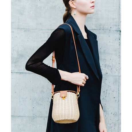 G߃[h߂ĂoXPbg^obOpointE^fނɃtFCNU[̑gݍ킹ŏiȕ͋CɁBEۂ݂̂VGbgŏ炵oĂ܂BE̓Z~}bgȃS[hőlJWAɃsb^BEO\̃V_[xgtŎ΂ߊ|⌨|ƂĂgp\BE~jz / ~j|[` / nJ` / eBbV / CXCzȂǁAKvŒ̉ו͓TCYŉĂ̂oɏd󂵂܂BcoordinateEfjȂǂ̃JWA{gXɂ͂As[XI[CȂǂ̃tF~jȃX^C̃ANZgɂiEO|PbgFȂE|PbgFI[v|Pbg~1EA4Ήi22~31cm)F~Ezi10~20cmjF~Eybg{gi500mljF~Eybg{gci500mljF~ӎVRfނgpĂ̂ŁAȂǂꍇ܂Bfނ̓ƂĂBVRfނgpĂ邽߁ATCYɂ͌̍܂B\߂B^͓AgQ̂ꂪł邱Ƃ܂BߗނȂǂtȂ悤ӂB͈肹AJb^[nT~Ȃǂłꕔ𒚔Jɐ؂ĂBfpʐ^͎BeɂAۂ̃J[ƑقȂꍇ܂B\߂Bi̐F̖ڈ́AiP̂̉摜QƂB------------------------------------------LAMARGE(}[W)-tHƃoXkɌvZAChicMinimalłȂ珗炵_炩fUC̃ACeāBmIŏiȏ̂߂̃t@bVObYuhB----------------------------------------îCɓo^ @n[g}[NNbNIJ[̍ēגʒmAZ[m点܂BVbv̂Cɓo^ @ViēגʒmȂǁAȏ󂯎邱Ƃł܂B[^:94109]