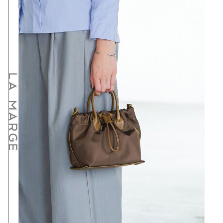 {vƌ̂iCgݍ킹nhobOBpointERƂtHiȕ͋CoBEOʂ̃h[XgO̍iŋВobOɂE̓}OlbgJȂ̂|CgBEוɎgpĂ郌U[JWAɂȂ߂ȂۂɁBERpNgȌڂȂ}`13cm̂Ōڈȏ̎[́BEO\ȃV_[xgtŎ΂ߊ|ƂĂgp\BcoordinateEfjXbNXpc̑lJWAX^CɃsb^BiEV_[xgtEO|PbgFȂE|PbgFI[v|Pbg~1EA4Ήi22~31cm)F~Ezi10~20cmjFEybg{gi500mljF~Eybg{gci500mljF~fpʐ^͎BeɂAۂ̃J[ƑقȂꍇ܂B\߂Bi̐F̖ڈ́AiP̂̉摜QƂBîCɓo^ @n[g}[NNbNIJ[̍ēגʒmAZ[m点܂BVbv̂Cɓo^ @ViēגʒmȂǁAȏ󂯎邱Ƃł܂B[^:99035]