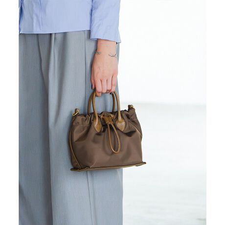 {vƌ̂iCgݍ킹nhobOBpointERƂtHiȕ͋CoBEOʂ̃h[XgO̍iŋВobOɂE̓}OlbgJȂ̂|CgBEוɎgpĂ郌U[JWAɂȂ߂ȂۂɁBERpNgȌڂȂ}`13cm̂Ōڈȏ̎[́BEO\ȃV_[xgtŎ΂ߊ|ƂĂgp\BcoordinateEfjXbNXpc̑lJWAX^CɃsb^BiEV_[xgtEO|PbgFȂE|PbgFI[v|Pbg~1EA4Ήi22~31cm)F~Ezi10~20cmjFEybg{gi500mljF~Eybg{gci500mljF~fpʐ^͎BeɂAۂ̃J[ƑقȂꍇ܂B\߂Bi̐F̖ڈ́AiP̂̉摜QƂBîCɓo^ @n[g}[NNbNIJ[̍ēגʒmAZ[m点܂BVbv̂Cɓo^ @ViēגʒmȂǁAȏ󂯎邱Ƃł܂B[^:99035]