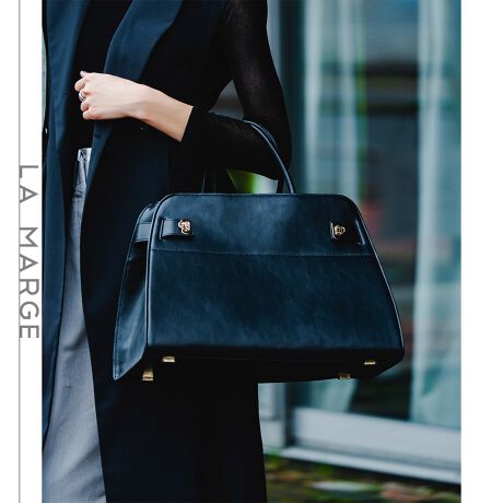 NVbNȕ͋CYǂȃR[fɂnރfUC̃{XgobOBpointE{v̍鎿ƃS[hQŏiȈہBETChɎ{ꂽxgfUC|CgBELXƂ[Xy[XA4t@C␅ȂǂȂ܂BEɃt@Xi[|PbgPƃI[v|Pbg2tĂ̂ŏƎ[\BES̒etŏ≘ꂩĂ̂|CgBEeʂȂ̂ŁAʋ΁Eʊwp̊ƂĂg܂BE{vŒgobOȂ̂ŁAaELÕMtgɂIXXłBiEO|PbgFȂE|PbgFt@Xi[|Pbg~1AI[v|Pbg~2EA4Ήi22~31cm)FEzi10~20cmjFEybg{gi500mljFEybg{gci500mljFfpʐ^͎BeɂAۂ̃J[ƑقȂꍇ܂B\߂Bi̐F̖ڈ́AiP̂̉摜QƂB------------------------------------------LAMARGE(}[W)-tHƃoXkɌvZAChicMinimalłȂ珗炵_炩fUC̃ACeāBmIŏiȏ̂߂̃t@bVObYuhB----------------------------------------îCɓo^ @n[g}[NNbNIJ[̍ēגʒmAZ[m点܂BVbv̂Cɓo^ @ViēגʒmȂǁAȏ󂯎邱Ƃł܂B[^:94034]