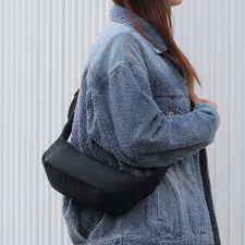 【LA MARGE】【軽量】マットナイロン ハーフムーン ショルダーバッグ