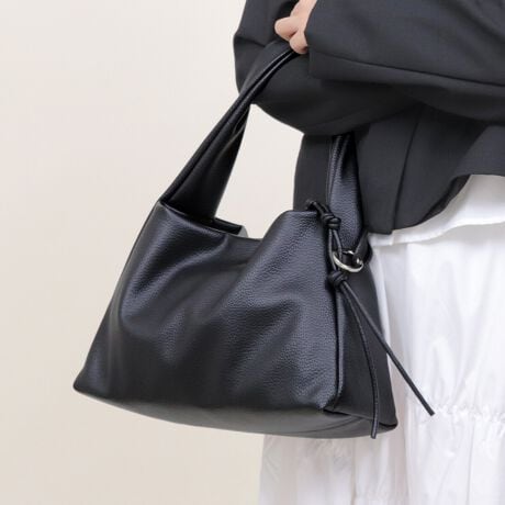 _炩ȃtFCNU[gpV_[obOBpointE}bgŏiȃV{̂鎿ŁAItBXX^C╝LV[Ŋ􂵂܂BE߂̏_炩ȃV_[xgւ̕SyĂ܂E500ml{g / z / RX|[` / X}zfC[gɃsb^ȃTCYBEobOԌ̓}OlbgŁẢוo₷̂|CgBEɂ3̃|PbgtĂ̂ŁAbvX}z̎[ɕ֗BEO\ȌіڃfUC`[tŃANZgvXĂ܂BcoordinateEx[VbNȃJ[WJŃItBXJWAɂ킹₷JWAȃX^ĆA͂ACeƂĂg܂BiE`[t(O\)EO|PbgFt@Xi[|Pbg~1E|PbgFt@Xi[|Pbg~1AI[v|Pbg~2EA4Ήi22~31cm)F~Ezi10~20cmjFEybg{gi500mljFEybg{gci500mljF?fpʐ^͎BeɂAۂ̃J[ƑقȂꍇ܂B\߂Bi̐F̖ڈ́AiP̂̉摜QƂB------------------------------------------LAMARGE(}[W)-tHƃoXkɌvZAChicMinimalłȂ珗炵_炩fUC̃ACeāBmIŏiȏ̂߂̃t@bVObYuhB----------------------------------------îCɓo^ @n[g}[NNbNIJ[̍ēגʒmAZ[m点܂BVbv̂Cɓo^ @ViēגʒmȂǁAȏ󂯎邱Ƃł܂B[^:99195]