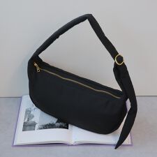 【LA MARGE】【軽量】マットナイロン ハーフムーン ショルダーバッグ