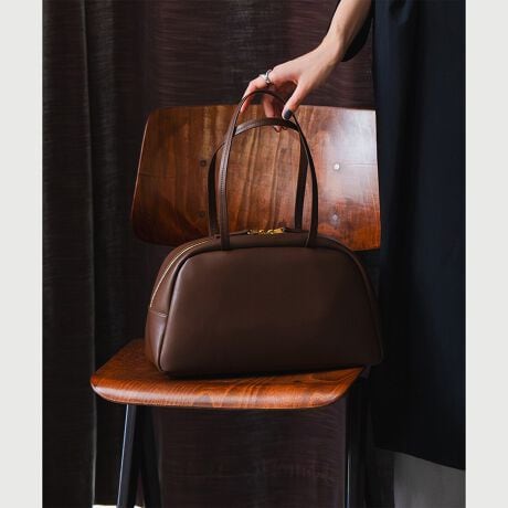 Eh^̃tHڂ䂭{XgobOpointE_炩Ȗ{vŏiłƂۂoĂ܂BEOnh݌vŌɊ|₷AghvXĂ܂BE500mlybg{g܂ݎPAɂēTCYŃfC[gɃsb^BE傫Ȃ̂1ĂƁAlXȃV[Ŋ􂵂܂BEו̎o₷Eht@Xi[̗pAg₷ɂ܂BEꂽfUCƏ㎿ȑfނŒpĂ܂BcoordinateELC߂ȃX^Cɂ͂AăfjȂǍ킹đlJWAȃX^COɂA4TCY[\ȓV[Y̑傫߃TCÝyiԁF99119zIXXiEO|PbgFȂE|PbgFt@Xi[|Pbg~1AI[v|Pbg~1EA4Ήi22~31cm)F~Ezi10~20cmjFEybg{gi500mljFEybg{gci500mljF~fpʐ^C[Wʐ^͎BeɂAۂ̃J[ƑقȂꍇ܂B\߂Bi̐F̖ڈ́AiP̂̉摜QƂB------------------------------------------LAMARGE(}[W)-tHƃoXkɌvZAChicMinimalłȂ珗炵_炩fUC̃ACeāBmIŏiȏ̂߂̃t@bVObYuhB----------------------------------------îCɓo^ @n[g}[NNbNIJ[̍ēגʒmAZ[m点܂BVbv̂Cɓo^ @ViēגʒmȂǁAȏ󂯎邱Ƃł܂B[^:99120]