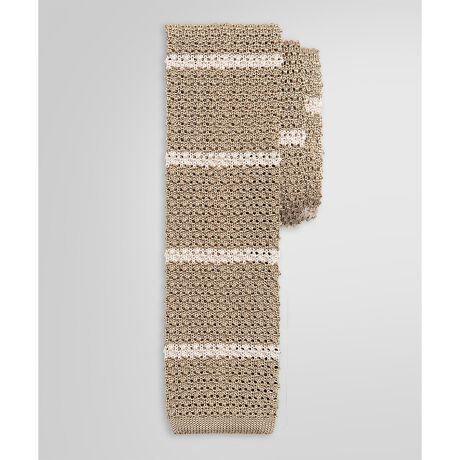 [^ԁFS23120100204164]C^ÃVNjbg^CXgCv̊ԊuLVvȃjbg^C̏ɂ̓g[iJ[GFiS[f t[Xj}[NhJ܂BWPbgX^CJWAȃR[fBl[gɂE߂łBjbgfނɕtAiɂĎ኱̌̍܂BBiɂĕ̔zuɌ̍܂B̍ۂɂIт܂̂ŁA炩߂B