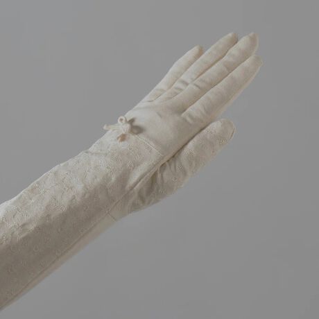 [^:M008]イ܎wUVA[Jo[܂́AVRfނ̖ȑfނgpイ͗lIȁA炵fUC̎܂łBQ̐SnɉAeՂȑfނȂ̂ŁA悭Yɐ􂦂āAGDĂ܂BイfUCAGKgȈۂ^܂BwɓdbVfނ̗pAUVJbgH{A܂𑕒܂܃X}[gtHȂǂ̑삪\Ȏ܂łBǑ΍ɂX}[gȃIvVƂĂp܂BZ~O^CvB~ߕtB