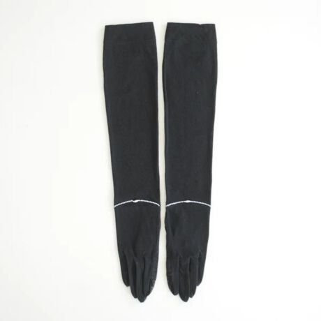 [^:L029]Yȃp[Ə_炩ȖȑfނōĂ܂B܂́AUVLɃJbg܂B܂AʋCAĖ̖ڂL}悤ȃubNJ[łBwɓdbVfނ̗pAUVJbgH{A܂𑕒܂܃X}[gtHȂǂ̑삪\Ȏ܂łBǑ΍ɂX}[gȃIvVƂĂp܂BO^CvB~ߕtB