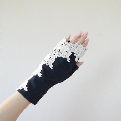 [^:S028]啿̃[Xӂ񂾂ɎgpUVA[Jo[܁Bx[VbNŃi`ȃfUCBw悪g^CvȂ̂ŁAX}z𑀍삵ƂeՂɂȂ܂BV[g^CvB~ߕtB