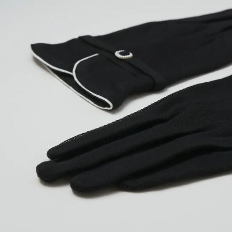 [^:S046]ȑfނƏȃp[ŎdĂꂽKȃt@bVACeB̂fUCŁAUVJbgʂA܂ĂȂłʋCQłBwɓdbVfނ̗pAUVJbgH{A܂𑕒܂܃X}[gtHȂǂ̑삪\Ȏ܂łBǑ΍ɂX}[gȃIvVƂĂp܂B