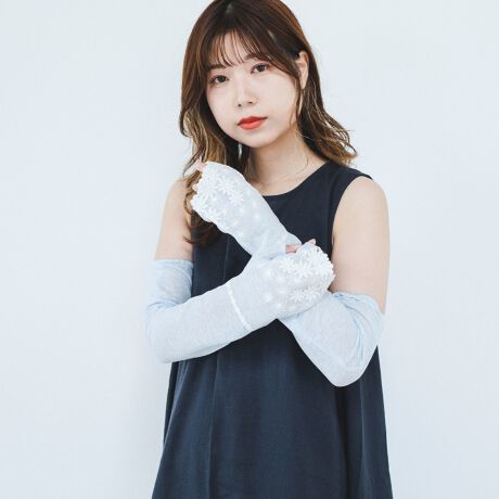 [^:L039]Ȗw惌[XUVA[Jo[܂͖ȖfނȂ߁AKȒpƗDG肪IłBԕ̃[XŃi`Ȉۂ^œKȃACeƂāAUVJbgʂAĂ̓܂Bw敔_炩JĂAX}[gtH̑AKoȂǂɂ֗łB