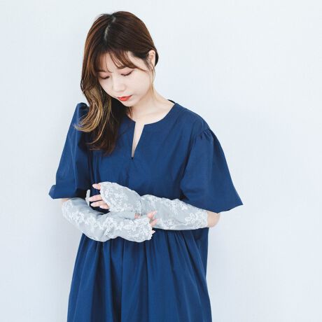 [^:M001][Xd˂UVA[Jo[܂́AڐG⊴fނƔ[XZꂽfUCłBiC̊炩ȔGŁAЂƂ炩ȕSnǂA[X_ɍ̗pāAo܂BVvȂmANZgɁAō̃GKXBIVȃX^Cy݂ȂARۋ@\ɂqIȒpy݂܂Bw敔_炩JĂAX}[gtH̑AKoȂǂɂ֗łB