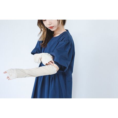 [^:M000]A[Jo[{̂̏㉺Ƀ[X{iȃfUCŁAĂ\ĥ݂Ȃ炸AtF~jȃIVGKgɎ܂BIItʂ킸AZ~OTCYȂł͂̒SnƃfUCō܂Ŋ̂ȂVyݕǋł܂BڐG⊴H{AƉKȏԂۂƂł܂BT}[V[Y̕KiƂĂgBIVȃX^Cy݂ȂARۋ@\ɂqIȒpy݂܂Bw敔_炩JĂAX}[gtH̑AKoȂǂɂ֗łB