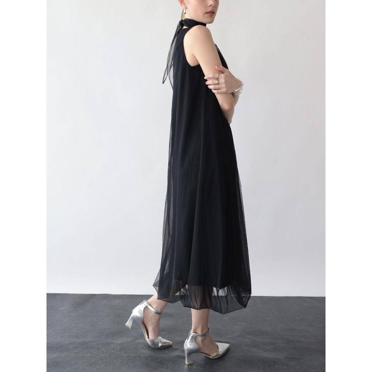 キーネックウエストタックワンピース | アーガブラック(AgaBLACK