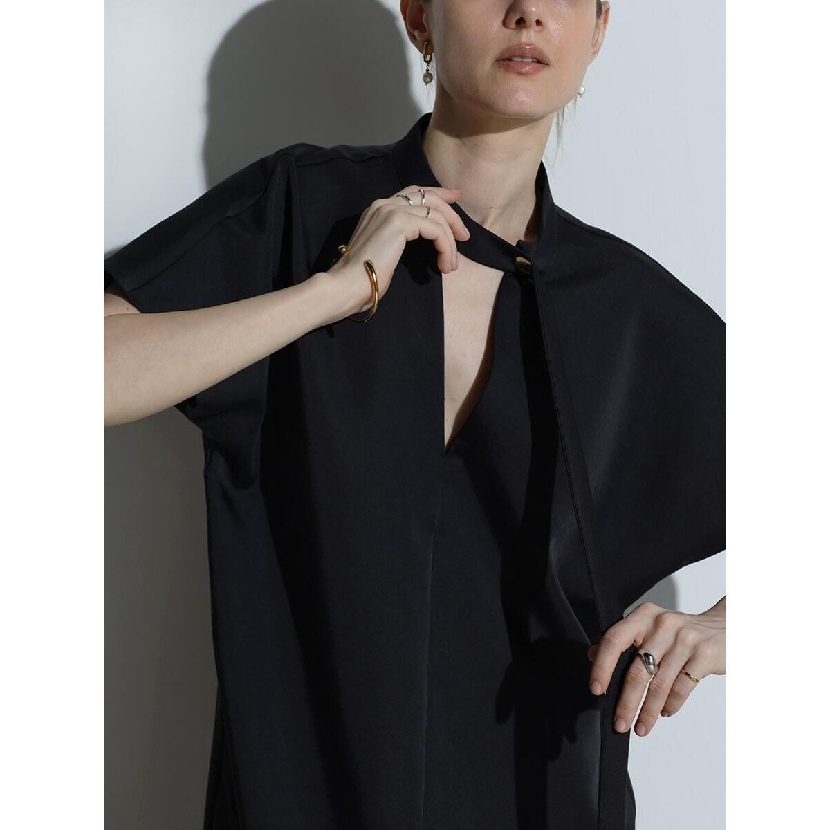 ボウタイネックデザインワンピース | アーガブラック(AgaBLACK