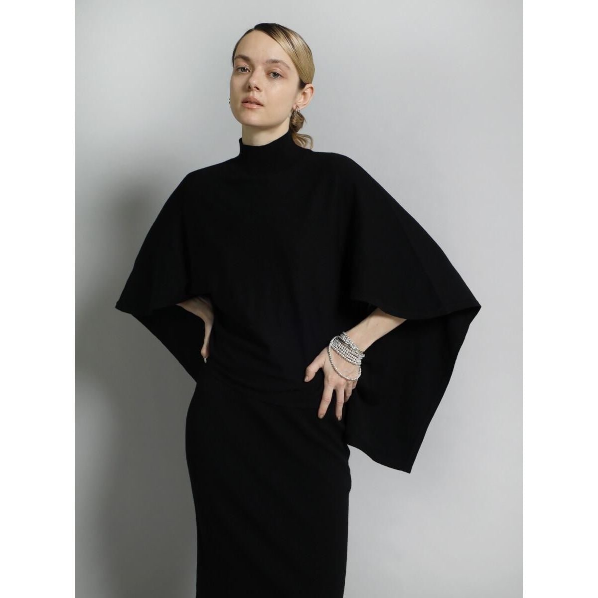 【NEW】アーガブラック（AgaBLACK）/ハイネックポンチョニット ハイネックポンチョニット | アーガブラック(AgaBLACK) | マルイウェブ