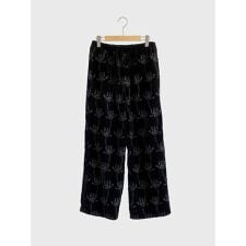 フラワー刺繍ベロアパンツ