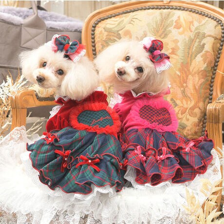 [^:9665]̃qĈ悤ɋPANVJŃu[ȓʂȈꒅBuACis[Xv́A܂ŃACĥ悤ɉo郉OWA[ȃhXłBfނɂ́AiȌxxbgґɎgpBɑ̗ǂ^[^`FbN킹āA炵̒ɂƋCih܂BӂƂptX[uɂ́A@ׂȃ[XƏȃ{YāA܂łƂbяô悤ȃK[[ȈۂɁBXJ[g̓tƃ`FbNwɂdȂAтɂӂƗhė̊𐶂ݏo܂BĔwɂ́A݊Ղ̃n[g`[tIB`[[Xŉꂽ̃fUCAlׂĂ̐S܂BdẮAAǂȎqɂDtBbg钚JȂBڂ̔łȂA₷ƒSn̗ǂɂꒅłB aABeAzf[CxgAłAʂȋLO ȂǓʂȓ̂߂ɑIтAɏ̃vZXhXBuACis[Xv́Ág킢hőɈoĂAƂĂ̈ꖇłBTCY\SSTCYF21~32~24cmSTCYF24~36~27cmMTCYF27~40~33cmLTCYF31~45~36cm