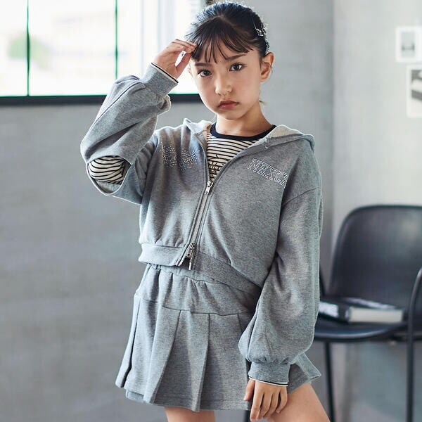 ⛱️アウトレットbebeセットup☺️フード付❤️上下ジップアップ・パーカー新品 ベベオンラインストア(BEBE ONLINE STORE) キッズ パーカー の