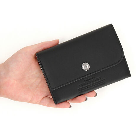 [^:20096]\tgȃX[XvƓ̒芴V{^vgݍ킹A \ʂ͎݂ǂAʂ͌^ꂵɂfގgB zCg̓ƑO̗̊IWiu[`V[YłBԂЕpۃJbg̃RpNgDBQ̃}`[ɂDAKAJ[hAV[gȂǂPŎ^ׂ܂B}`[2^K1^|Pbg2^O|Pbg11997NɃV[YuhƂăX^[gB ̘gɂƂȂzA[񂾃fUC[NV[Y͂̎A XgCbNVѐŜ镞e[}ɍO킸̃fUC͒ڂ𗁂ёĂB