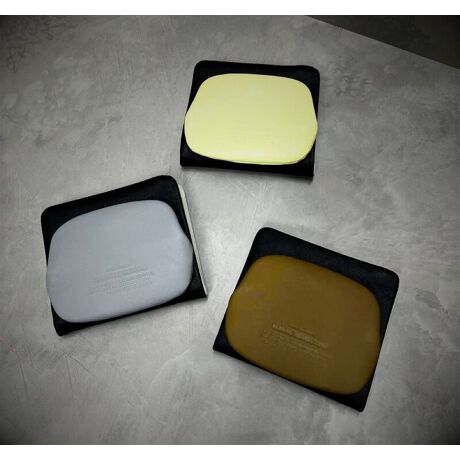 [^:20108]\tgȕ\vX[XvƓV{^vgݍ킹AܖDdl̂ӂ炵݂̗ǂUPDATEDo[WBzCg̓ƑO̗̊IWiu[`ANZgɂȂĂ܂BX^_[hȏDɉ܌K𑕔BDAKAJ[hȂǂPŃRpNgɎ^ׂ܂B 1997NɃV[YuhƂăX^[gB̘gɂƂȂzA[񂾃fUC[NV[Y͂̎AXgCbNVѐŜ镞e[}ɍO킸̃fUC͒ڂ𗁂ёĂ܂BJ[h|Pbg6/D1/|Pbg2/K1