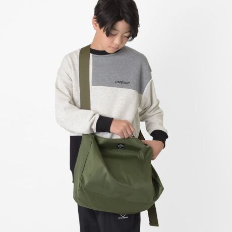 [^ԁF3734410]1sɂgႤI傫߂̃{XgobOłB̂fނŁAX|[eB[ȂlۂfUCBV_[̓AWX^[Œ߂ɂ\B傫Ai̗VтmȂǂɂgāAו߂̎ɕ֗ȒxǂTCYłByfzg160cmȀd42kg@pTCYFt[TCYfp̏íÃy[W̏iȊO͎QlC[WƂȂĂ܂By|PbgzWbv|Pbg~1A|Pbg~4