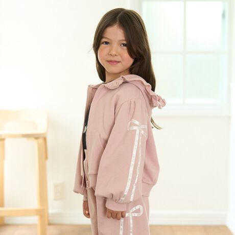 [^ԁF3053215]炵Ƌ@\˔A{CtWbvp[JłBfނ̃pc(iԁF3053109)ƂfUCŃZbgAbvŒ΃K[[ȃXEFbgR[f̊łB̂ӂƂ{[X[uƁA{C|CgBJWAȃp[JɃK[[ȃGbZXvX܂Big͂AƂoɂ҂ȈꖇłBt[h̃tAp܂ŉoBRpNgȏ䊴Ńt@Xi[߂ĂJĂAL[gȃVGbgy߂܂BZ}Cł͒Ԃ̖ыʃoCoCтgpĂ̂ŖыʂłɂAJԂĂꂢȏԂL[vfC[[XɍœKłBG߂̉HDƂĂ͂AAE^[̒ɒĂ΂Ȃ̂ŁAOV[Y􂵂܂Bs[XXJ[gƍ킹ĊÂ߂ɁApcƍ킹ăJWAɂƁAǂȃX^Cɂ킹₷\ACeBFBƂR[f߂łBfpʐ^菤iʐ^łɋ߂FłBfډ摜̏i̐F́ȀƎ˂pxɂƐFقȂꍇ܂B@܂\̃TCYƎ͎኱قȂꍇ܂̂ŁA\߂ByzȂItzCgŊmFyňzʁyLkzy|PbgzIt zCgFfgF108cm pTCYF110cm Cg sNFfgF108cm pTCYF110cm N[FfgF106cm pTCYF110cm u[ O[FfgF106cm pTCYF110cm FfgF106cm pTCYF110cm gbv O[FfgF108cm pTCYF110cm 