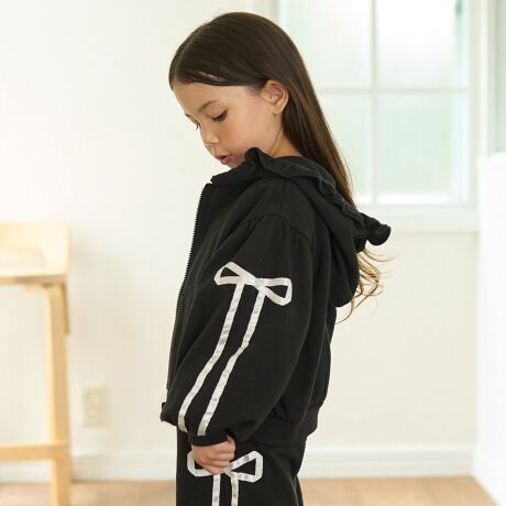 [^ԁF3053215]炵Ƌ@\˔A{CtWbvp[JłBfނ̃pc(iԁF3053109)ƂfUCŃZbgAbvŒ΃K[[ȃXEFbgR[f̊łB̂ӂƂ{[X[uƁA{C|CgBJWAȃp[JɃK[[ȃGbZXvX܂Big͂AƂoɂ҂ȈꖇłBt[h̃tAp܂ŉoBRpNgȏ䊴Ńt@Xi[߂ĂJĂAL[gȃVGbgy߂܂BZ}Cł͒Ԃ̖ыʃoCoCтgpĂ̂ŖыʂłɂAJԂĂꂢȏԂL[vfC[[XɍœKłBG߂̉HDƂĂ͂AAE^[̒ɒĂ΂Ȃ̂ŁAOV[Y􂵂܂Bs[XXJ[gƍ킹ĊÂ߂ɁApcƍ킹ăJWAɂƁAǂȃX^Cɂ킹₷\ACeBFBƂR[f߂łBfpʐ^菤iʐ^łɋ߂FłBfډ摜̏i̐F́ȀƎ˂pxɂƐFقȂꍇ܂B@܂\̃TCYƎ͎኱قȂꍇ܂̂ŁA\߂ByzȂItzCgŊmFyňzʁyLkzy|PbgzIt zCgFfgF108cm pTCYF110cm Cg sNFfgF108cm pTCYF110cm N[FfgF106cm pTCYF110cm u[ O[FfgF106cm pTCYF110cm FfgF106cm pTCYF110cm gbv O[FfgF108cm pTCYF110cm 