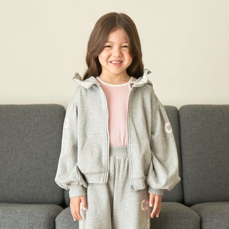 [^ԁF3053215]炵Ƌ@\˔A{CtWbvp[JłBfނ̃pc(iԁF3053109)ƂfUCŃZbgAbvŒ΃K[[ȃXEFbgR[f̊łB̂ӂƂ{[X[uƁA{C|CgBJWAȃp[JɃK[[ȃGbZXvX܂Big͂AƂoɂ҂ȈꖇłBt[h̃tAp܂ŉoBRpNgȏ䊴Ńt@Xi[߂ĂJĂAL[gȃVGbgy߂܂BZ}Cł͒Ԃ̖ыʃoCoCтgpĂ̂ŖыʂłɂAJԂĂꂢȏԂL[vfC[[XɍœKłBG߂̉HDƂĂ͂AAE^[̒ɒĂ΂Ȃ̂ŁAOV[Y􂵂܂Bs[XXJ[gƍ킹ĊÂ߂ɁApcƍ킹ăJWAɂƁAǂȃX^Cɂ킹₷\ACeBFBƂR[f߂łBfpʐ^菤iʐ^łɋ߂FłBfډ摜̏i̐F́ȀƎ˂pxɂƐFقȂꍇ܂B@܂\̃TCYƎ͎኱قȂꍇ܂̂ŁA\߂ByzȂItzCgŊmFyňzʁyLkzy|PbgzIt zCgFfgF108cm pTCYF110cm Cg sNFfgF108cm pTCYF110cm N[FfgF106cm pTCYF110cm u[ O[FfgF106cm pTCYF110cm FfgF106cm pTCYF110cm gbv O[FfgF108cm pTCYF110cm 