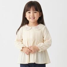 サクラ刺しゅう衿フリルカットブラウス