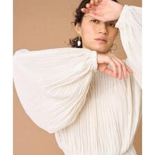 プリーツブラウス