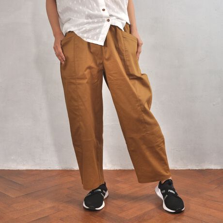 [^:1342298]tẴJWAX^Cɂ҂ȃtg|PbgtƃpcB߂̃VGbgƁAKxȃbNX͂̃C[W[X^CpcłBtg|Pbg͂߁A[Nn~^[̂fBeB[A悭tłȂꂽۂɁBȂɓ݂₷A[XJ[n𒆐SɓWJAi`ñR[fɂDBl̏ɂ҂ȁAfC[ɒ񂹂{łB̔iȊO̓fƂȂ܂BfF161cm pTCYFF J[FNATURALABEIGEAKHAKIABLACKTCYFF (fB[X/t[TCY)@F97cm/҉63cm/EGXg68cm`ő102cmfށF97% |E^3%MADE IN CHINAyColorkzi`JWAX^Cx[XɁA[ɂƂȂ~bNXX^CĂĂuhB炵X^CȒPɊĂALxȃCibvłB