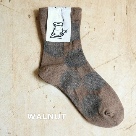 [^:25a-2583-1]mare(}[)Ƃ̓tX"ȒrE܂"Ȃǂ̈ӖBWK[h҂݂̔ĝ悤ȃMUMUA˂hbgŐ܂\܂BȖfނŒߕtKȃ\bNXBuԂӂƗDł悤ȗSnŒߕtKBfKɐSnǂ߂܂B͐܂ԂɃSėDz[hB悢䊴ŁAXbLƗĒ܂BT_Xj[J[ȂǂƂǂa߂̗g[ō킹₷7FWJB􂢂Ă̂ŃRbgl̃Vۗ܂BJ[FBLACK E WALNUT E DENIM E BLUE BERRY E MOUSE GREY E GRASS GREEN E GREYfށF56% l24% |GXe19% |E^1%(gbv)F15.0cmTCYF23.0-25.0cmFMADE IN JAPANyPut on sockszYɂuPut on socksivbgI\bNXjv́Aő̌CYnEޗǌ̘V܍HŐYĂ܂B100Nȏ̗jւޗǂ̌CẤAiւ̂؂Ɏ󂯌pł܂BIfނpA̍HElЂƂJɎdグ邱ƂŐ܂C╞Ǵ݂A㎿ŐSn悭A܂łƊY悤ȉĂ܂B